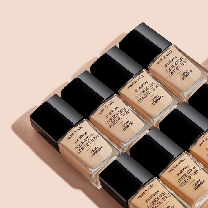 وت اند وایلد - کرم پودر مات وت اند وایلد مدل فوتو فوکوس رنگ Golden Beige